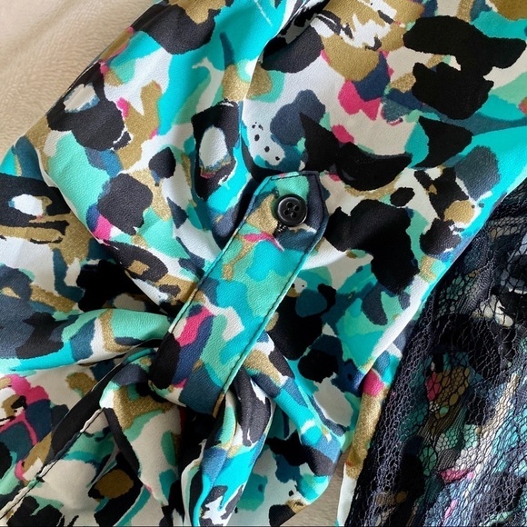 Collective Concepts colorful top with lace back - Picture 5 of 6